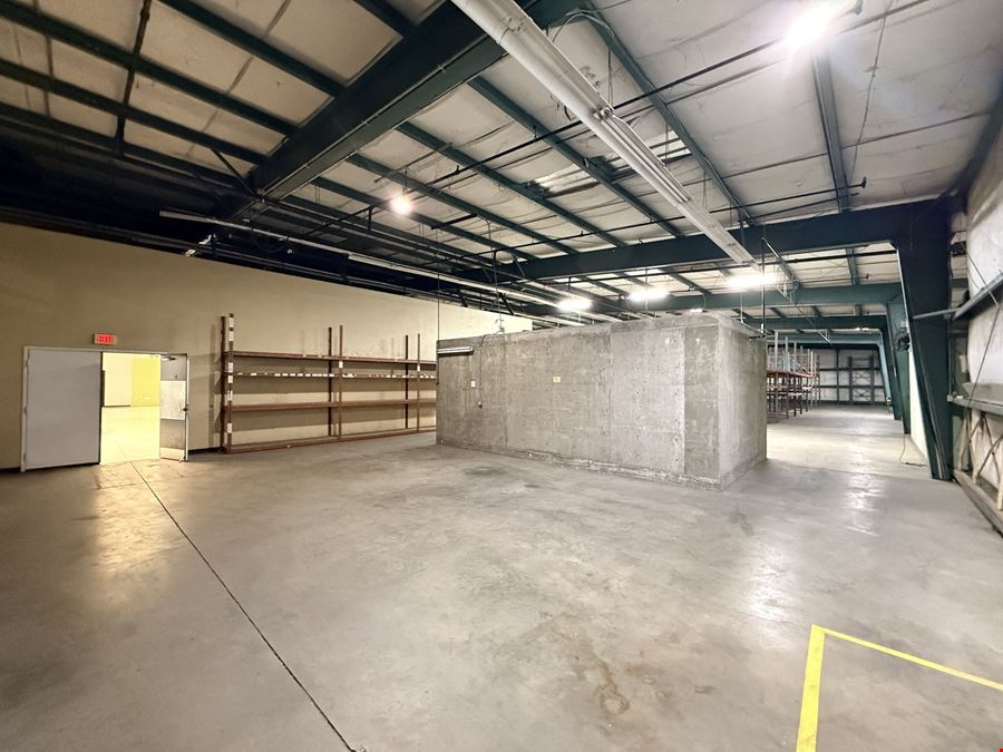 Stand Alone Warehouse Near Polk Parkway