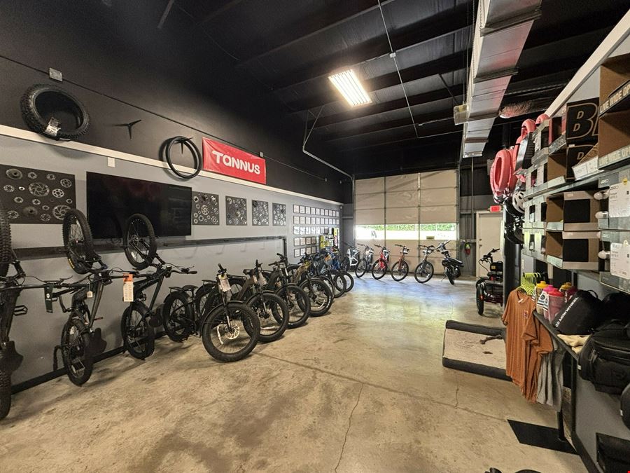 FOR LEASE: 1,250 SF Warehouse/Office Space in Ozark