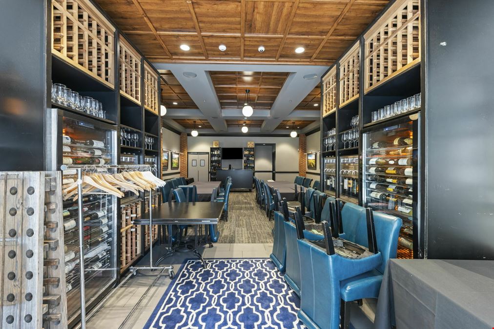 Prime Downtown Naperville Restaurant Space for Lease