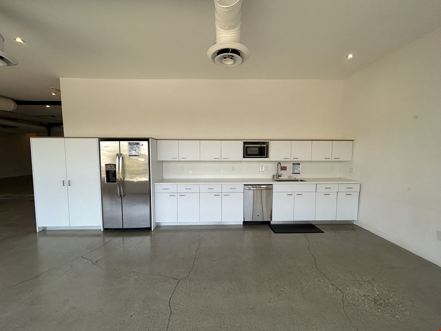 4335 W Adams