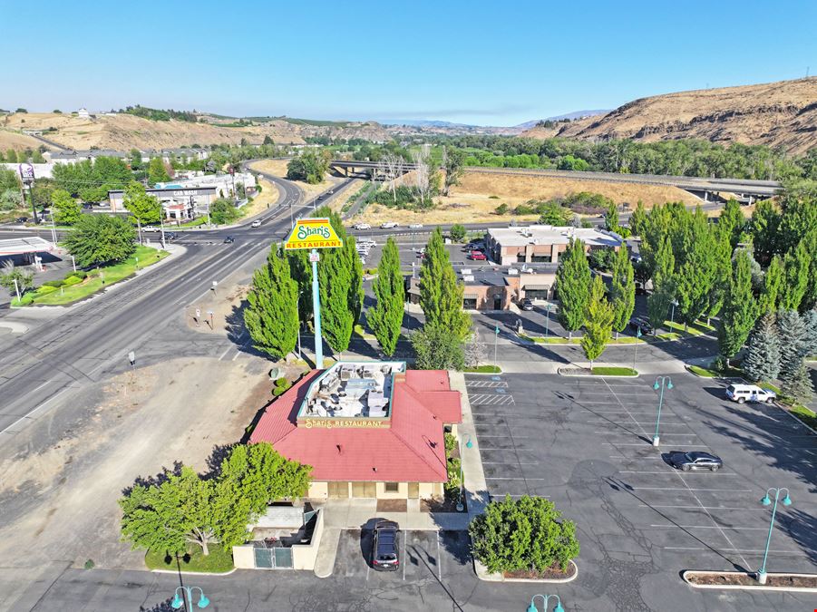 Former Shari's Restaurant Space