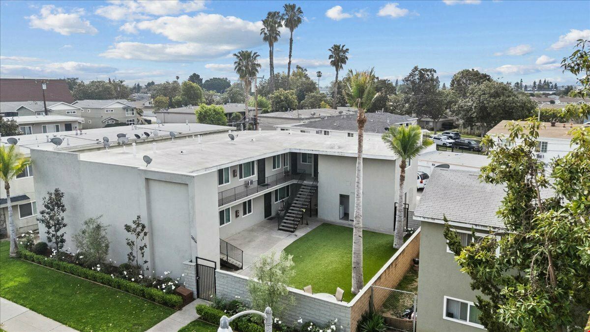 Whiting Avenue Courtyard Apartments