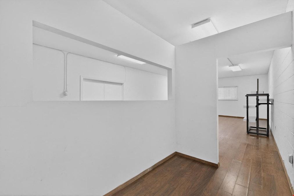 768 SF Retail/Office High Traffic Location