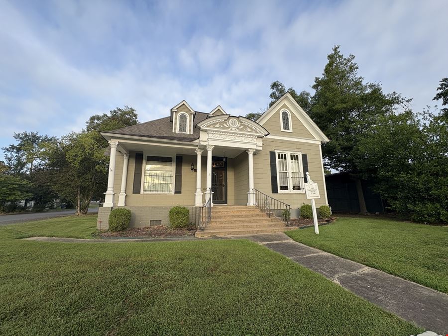 1901 Main St