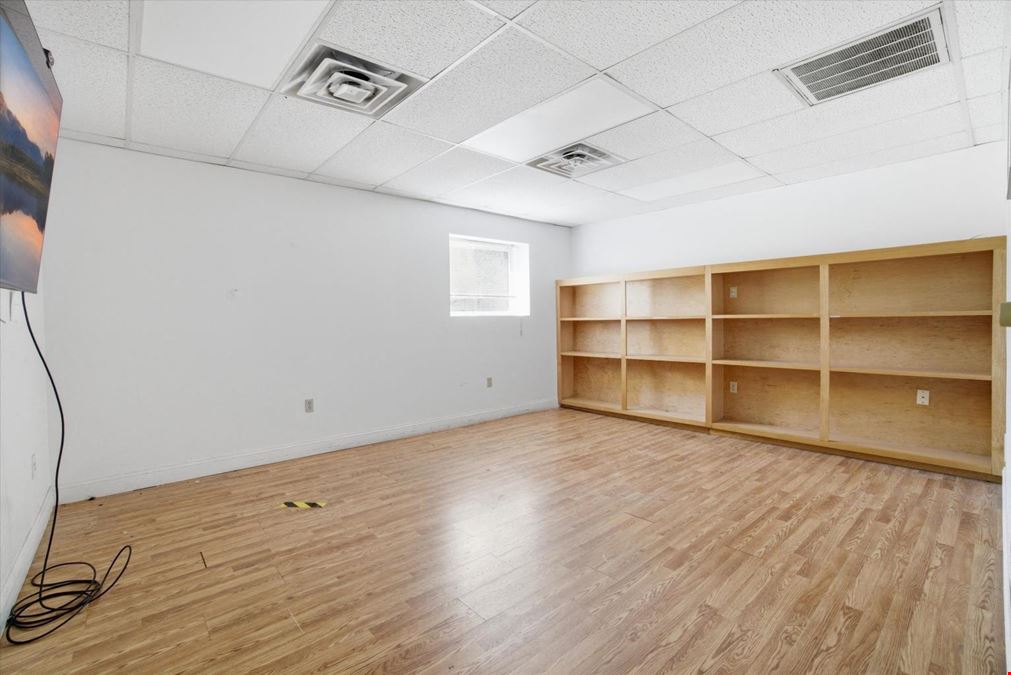 ±24,568 SF Industrial/Flex Building Near MA Border