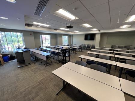 Preview of commercial space at 10 Pettee Brook Ln