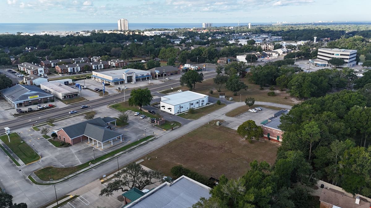Mixed Use Medical Office w/ Three Apartment Rentals
