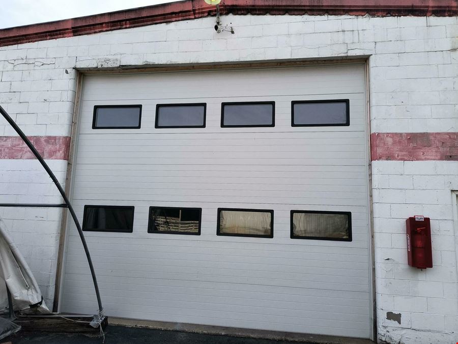 Crown Point Warehouse and Showroom