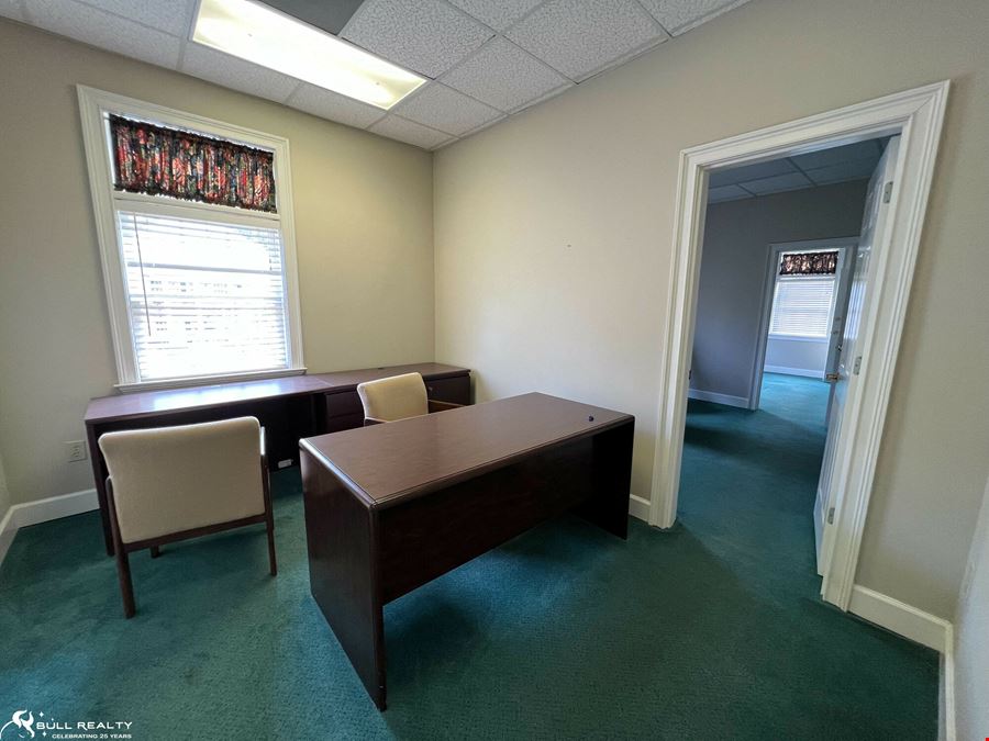 ±1,050 SF Office Condo