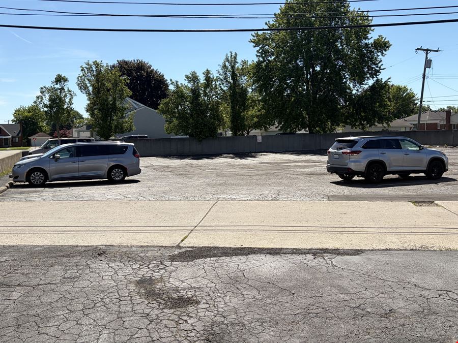 Eastpointe - Single-Tenant Retail/Office Building