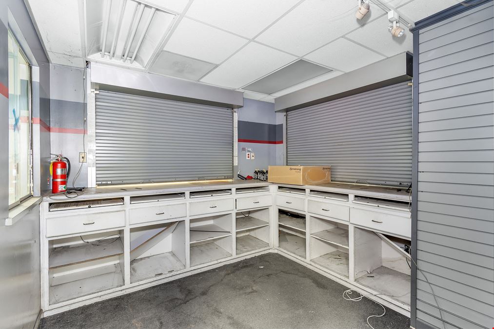11,250 SF Flex/Showroom Space