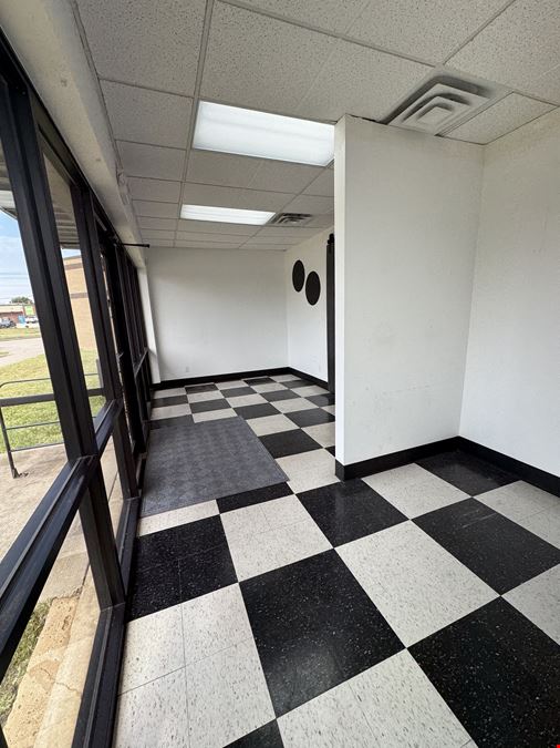 1220 E Robinson St - Retail