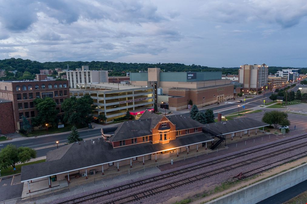 112 S Riverfront Dr