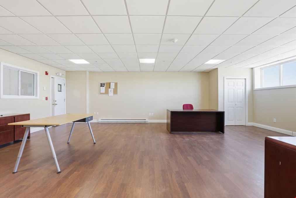 Class B 2,929sf Industrial Flex Condominium for Lease in Newburyport, MA