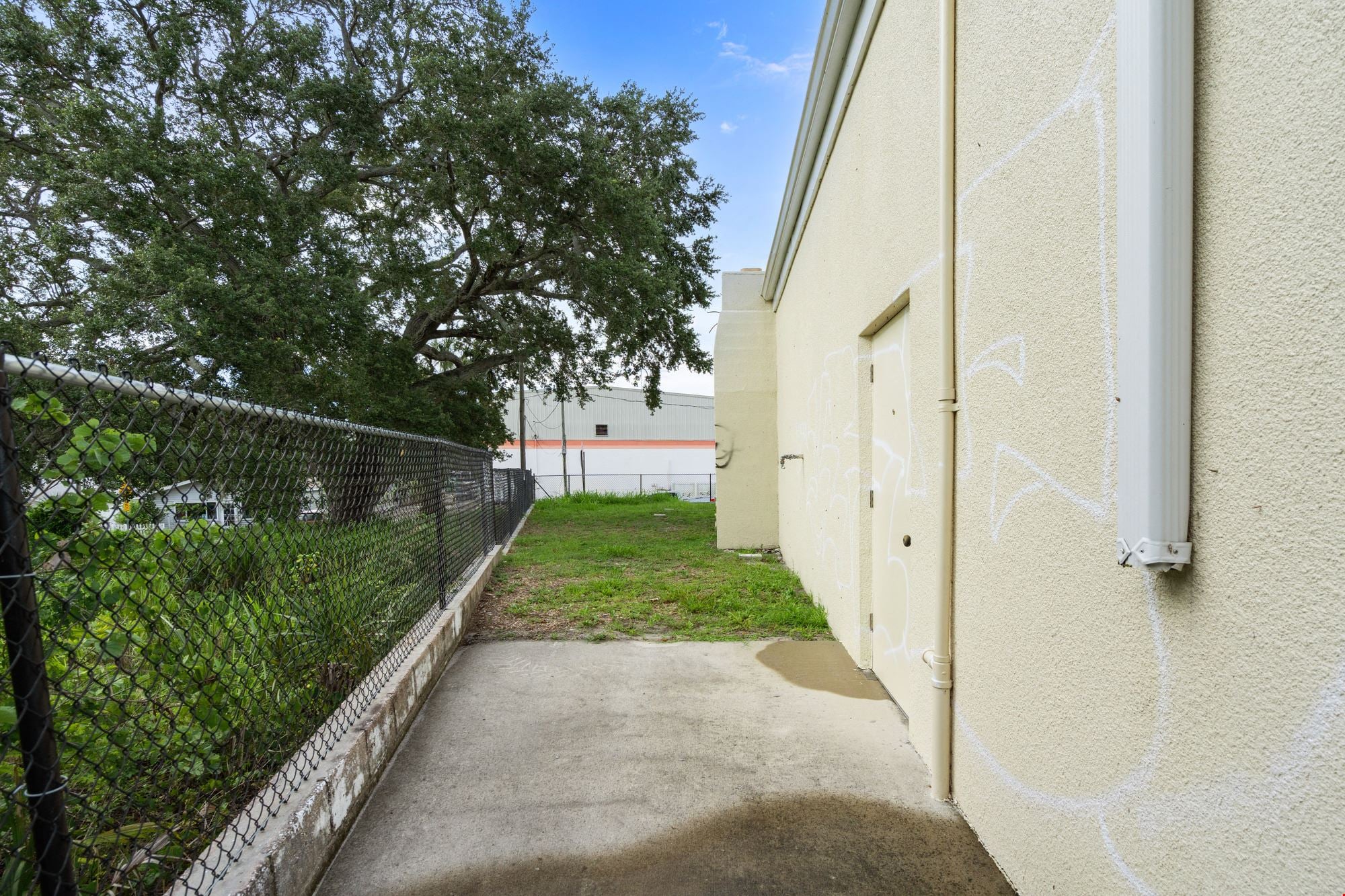 2543 S Harbor City Blvd