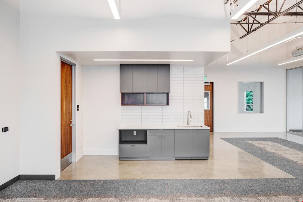 9920–10000 Pioneer Boulevard