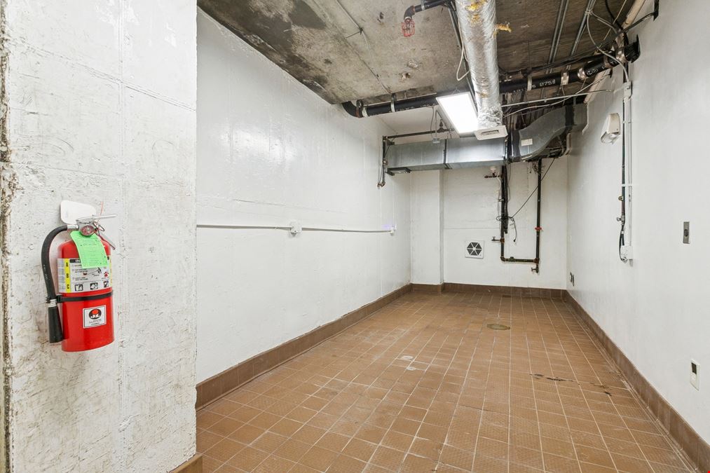 French Quarter Ground Floor 2nd Gen Restaurant Opportunity