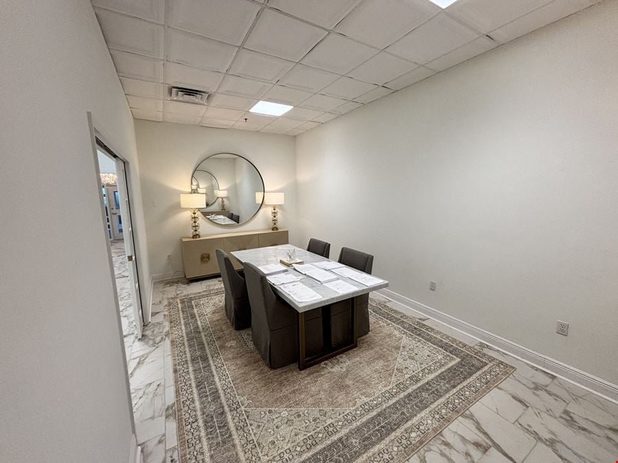 916 SF of Executive Office Space