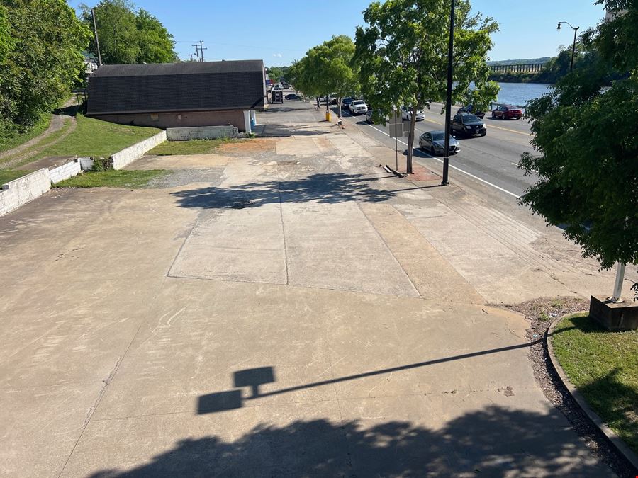 261 N Riverside Dr