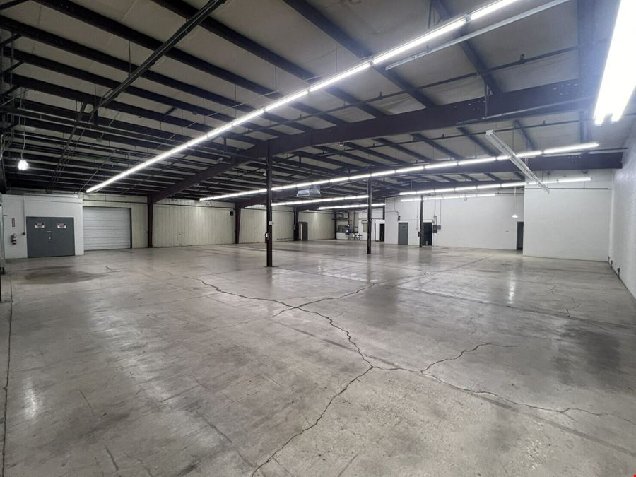 9,990 - 32,960 SF for Lease/Sale | 1700 Landmark Road, Aurora, IL