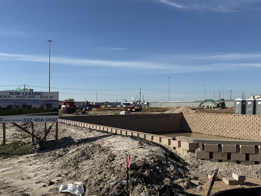 Parkway Medical Plaza - Corner of Gulf Freeway and 96 League City Parkway