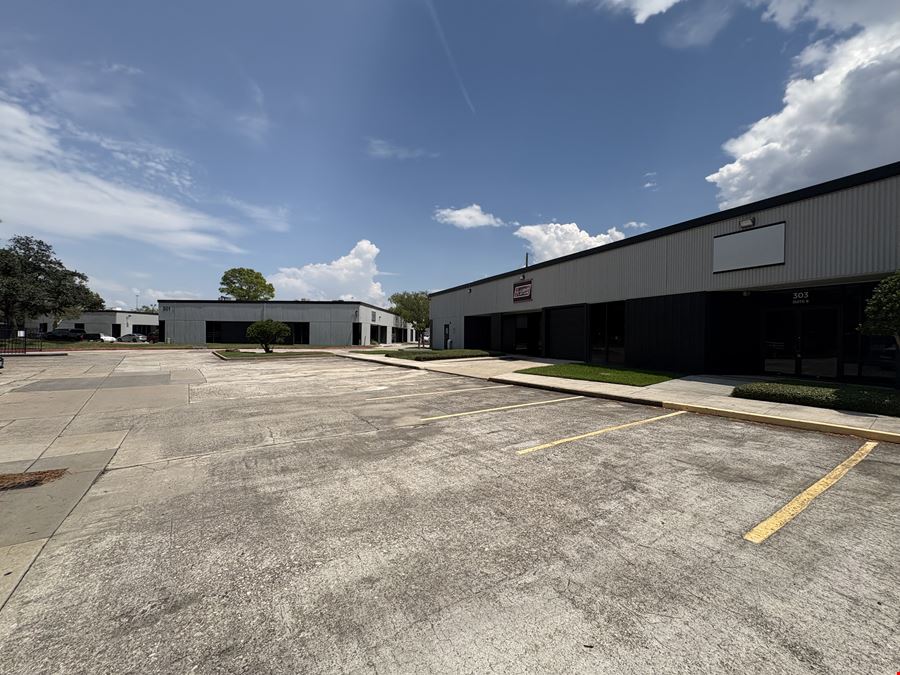 301-305 Wells Fargo Dr