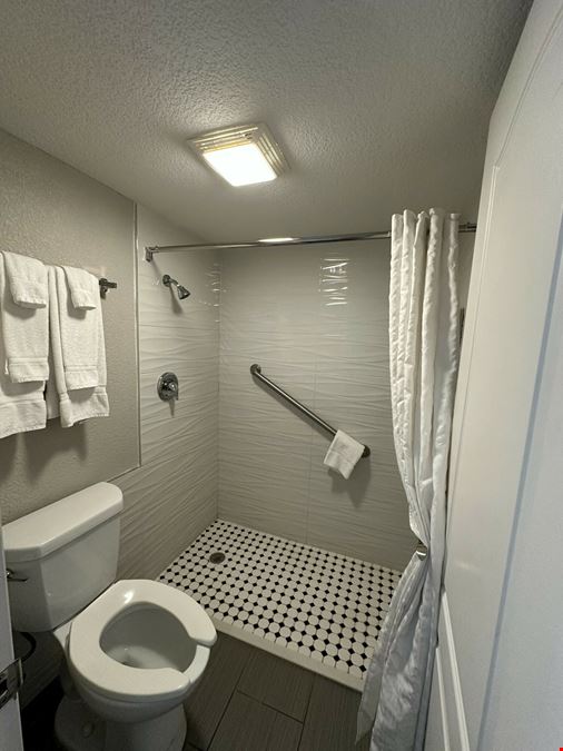 Clarion Inn & Suites Kissimmee-Lake Buena Vista South