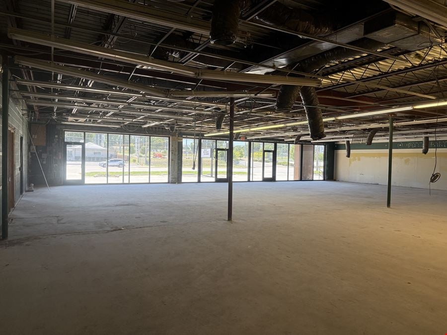 RETAIL BUILDING FOR SALE OR LEASE AT KEARNEY & GLENSTONE