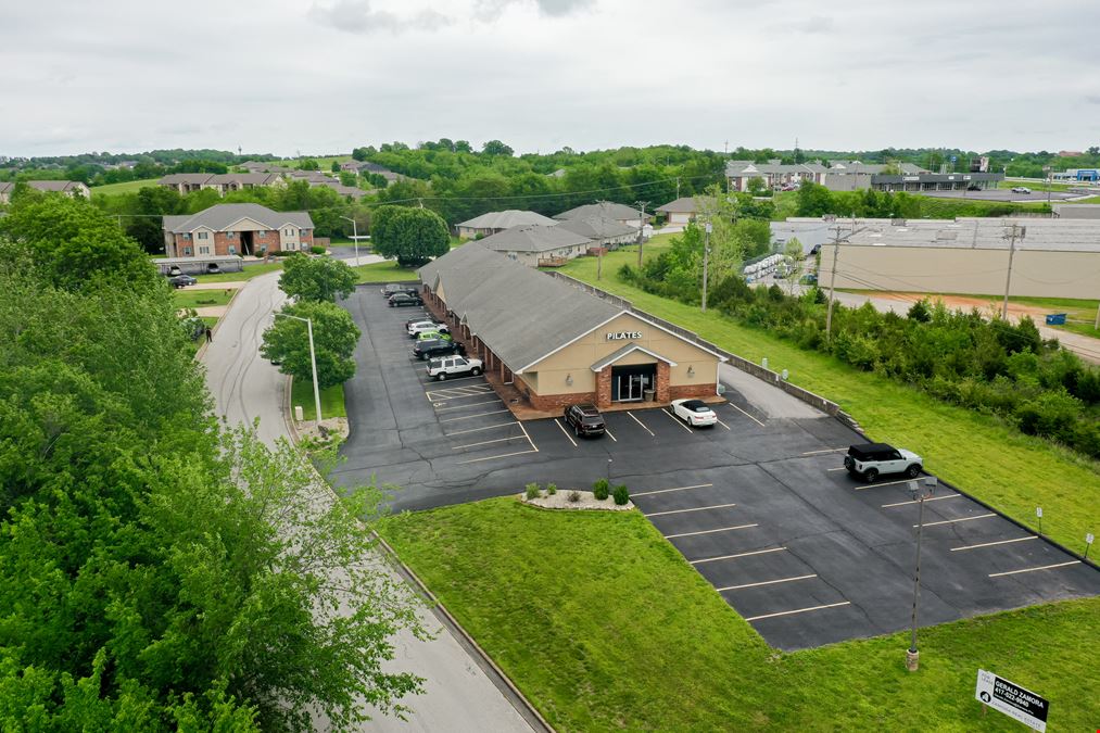 1,100 SF Retail / Office Spaces For Lease in Ozark