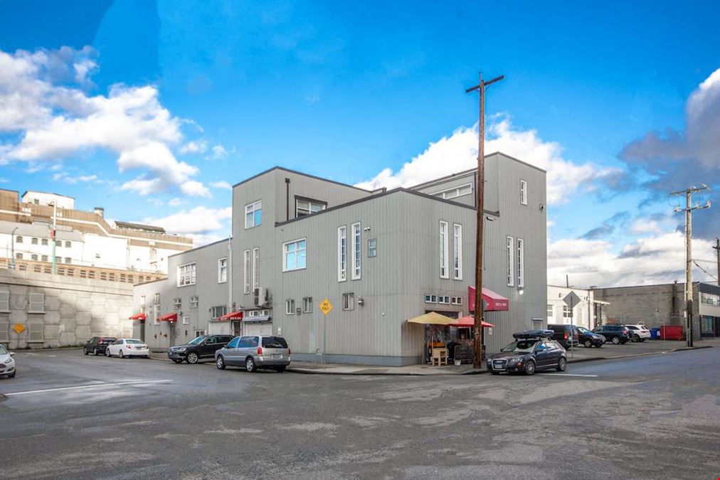 252 Raymur Avenue