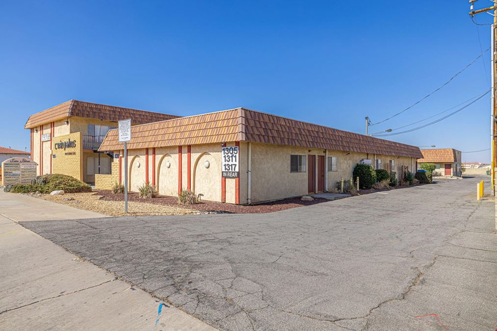 1309 E Palmdale Blvd