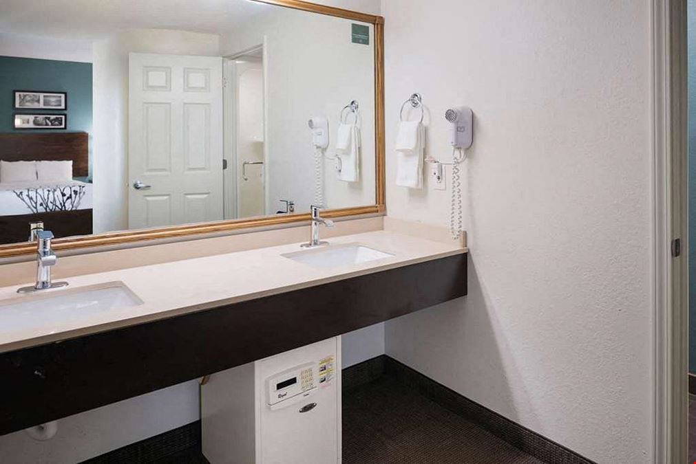 Sleep Inn & Suites - Port Clinton, OH