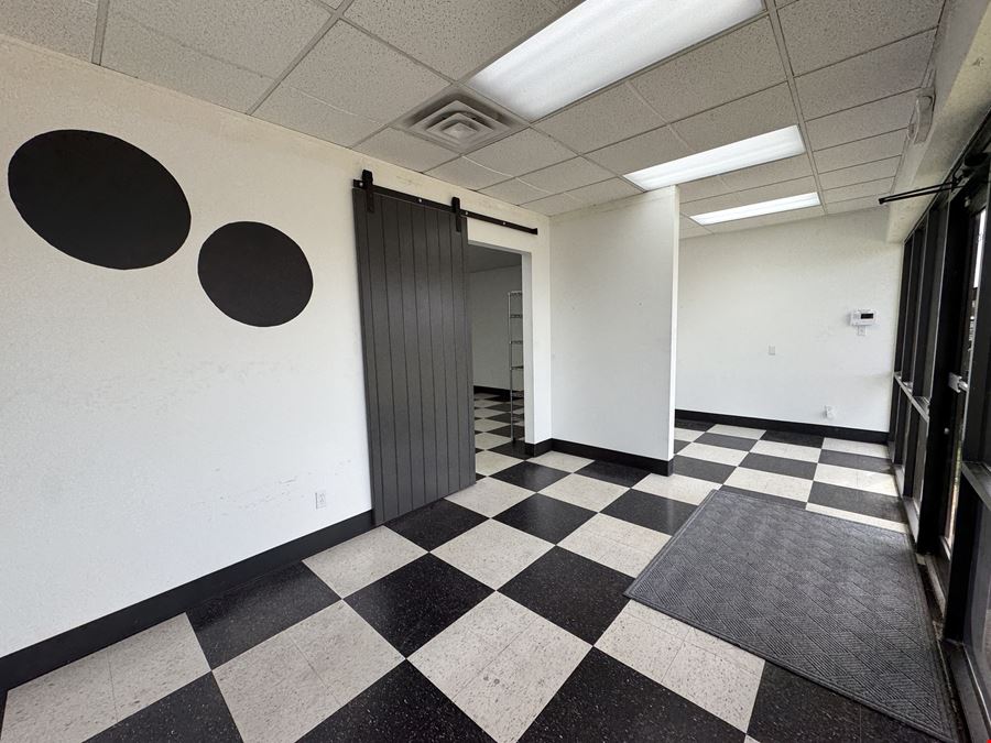 1220 E Robinson St - Retail