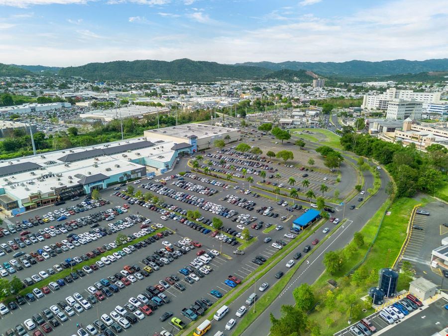 Retail Mixed Use in Shop at Caguas