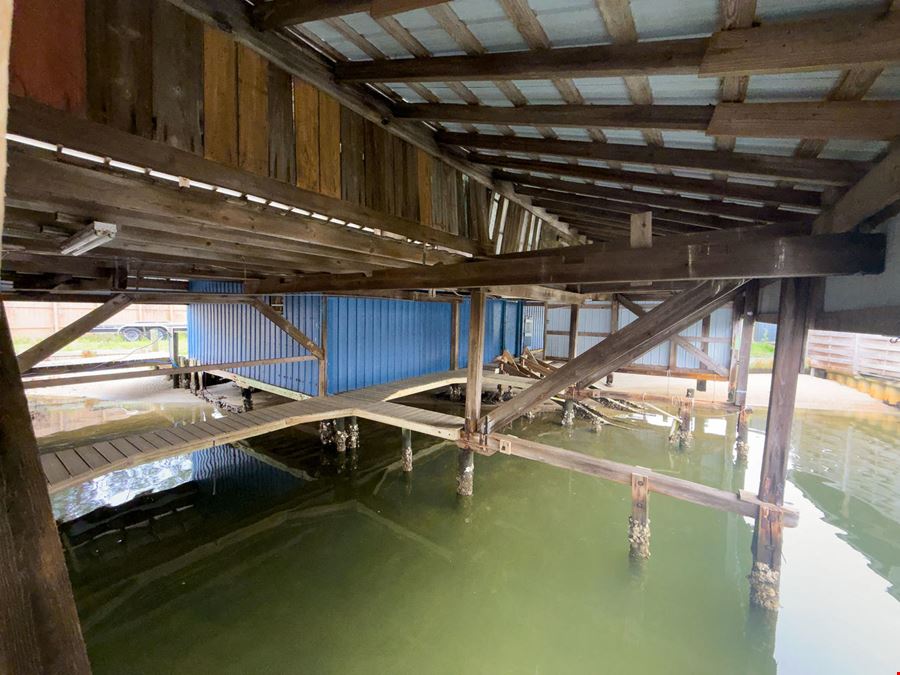 Waterfront Commercial Opportunity| 4,992 SF |