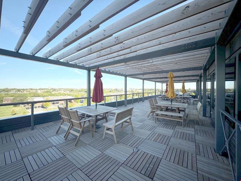 999 Oakmont Plaza