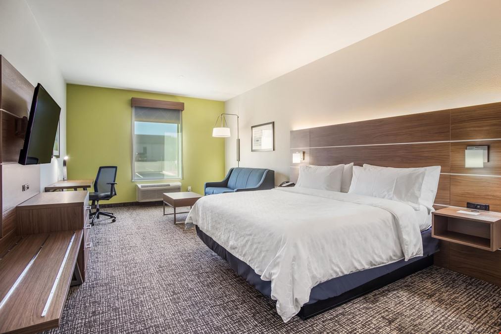 Holiday Inn Express & Suites Tulsa East-Catoosa