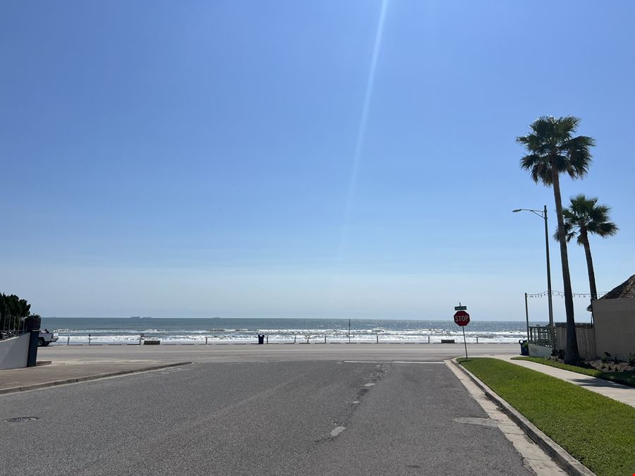 1623 Avenue N 1/2, Galveston 4-Plex Income Property Blocks from the Beach