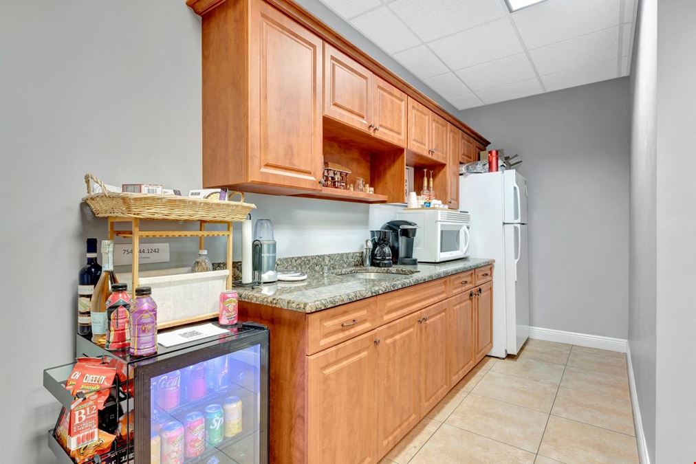 5571 North University Drive Unit 101-102