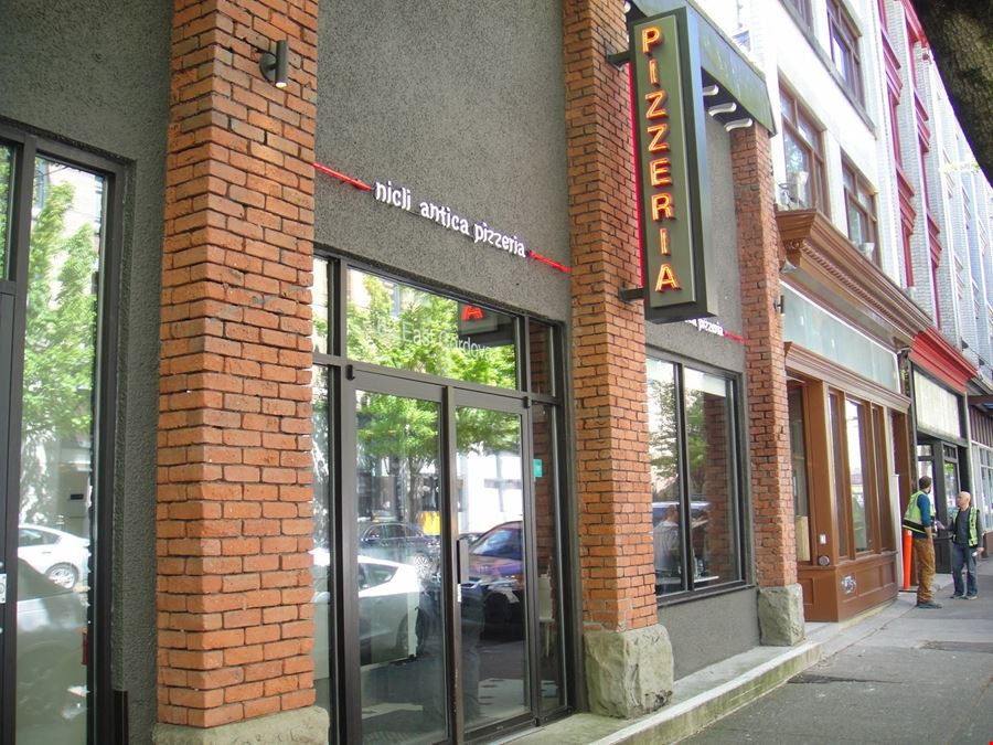 Beautiful Turn-Key Pizzeria - Bring your Offer!