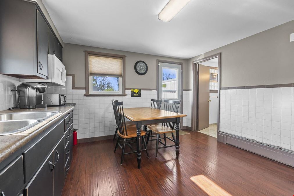 407 W St Joseph St