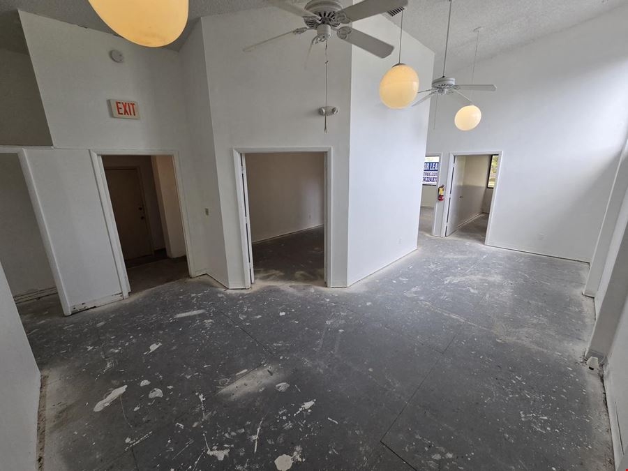 Unique 2nd floor 1400 +/- SQFT office space