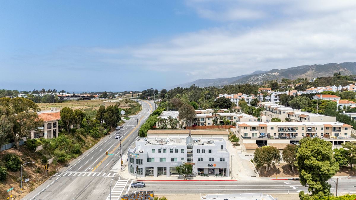 Retail / Office Space On The Malibu Coastline