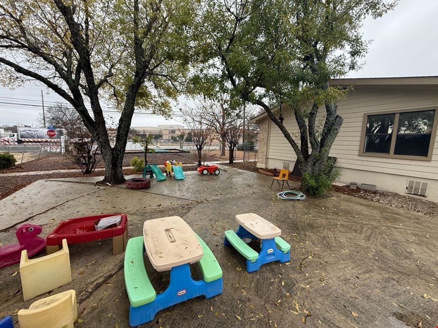 1204 W Pecan St