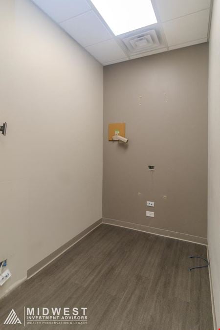 5230 S. Blackstone Ave - | 2,120 SF