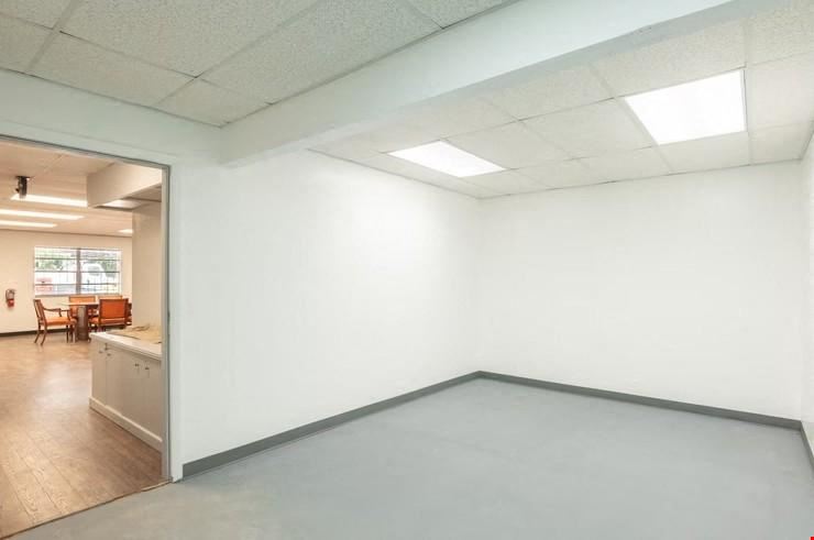 Freestanding Office/Warehouse Building