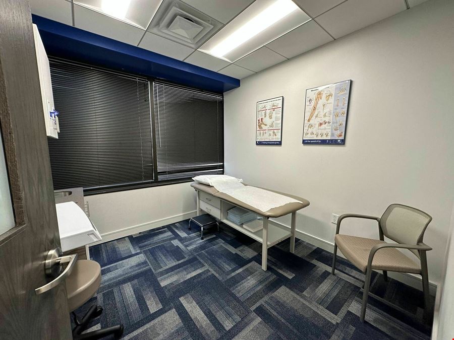 Rosslyn Urgent Care Suite with Signage & Parking