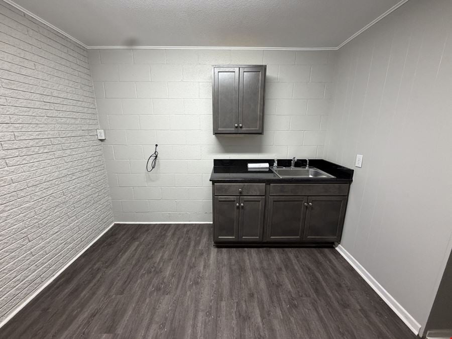 614 W Adams Ave