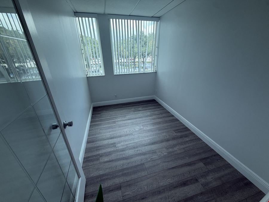 1108 SF Suite 302D PROFESSIONAL & MEDICAL OFFICE SPACE FOR LEASE