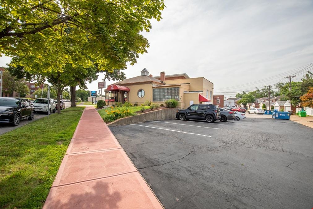 Prime Freestanding Retail/Office on Hampton Ave.